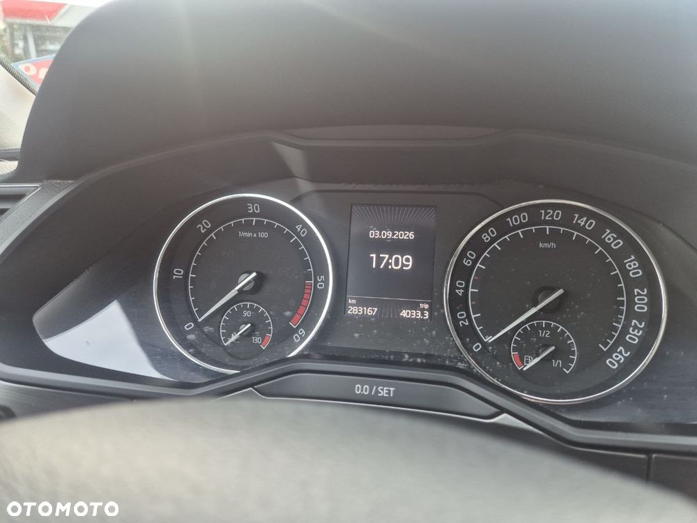 Skoda Superb 2.0 TDI Ambition DSG - 9