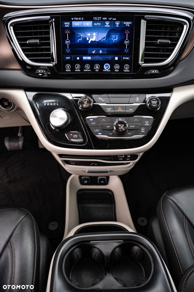 Chrysler Pacifica - 17