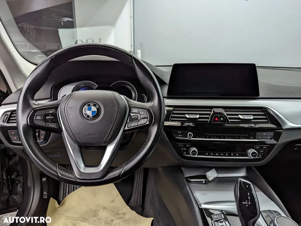 BMW Seria 5 530i AT - 19