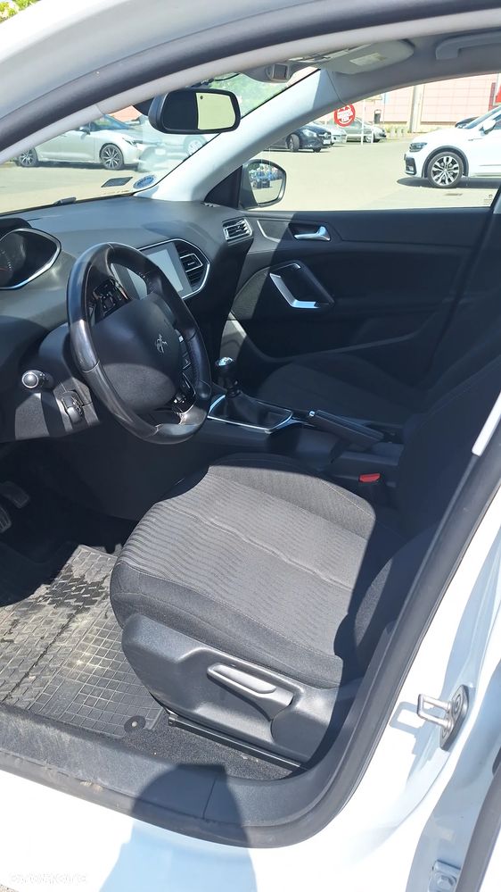 Peugeot 308 125 THP Active - 10