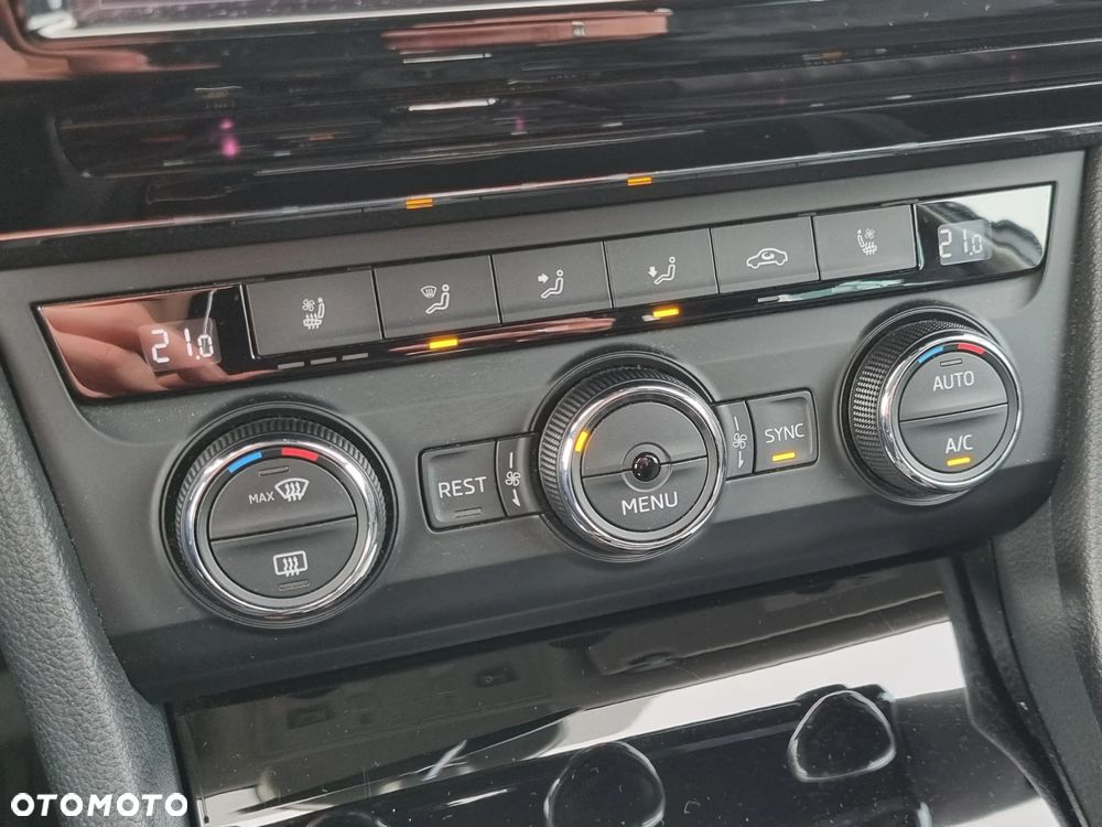 Skoda Superb 2.0 TSI L&K DSG - 28