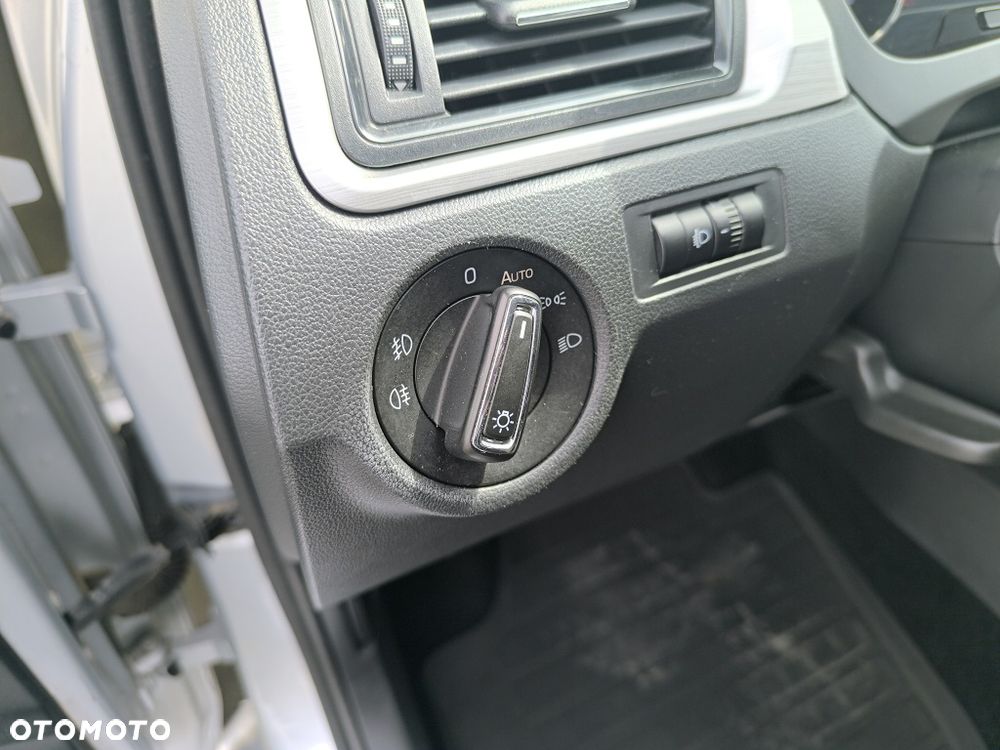 Skoda RAPID 1.2 TSI Ambition - 31