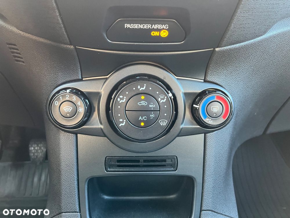 Ford Fiesta 1.25 Titanium X - 31