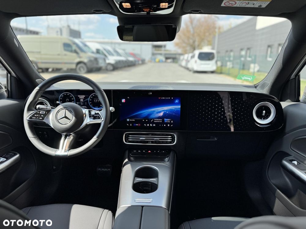 Mercedes-Benz GLB - 12