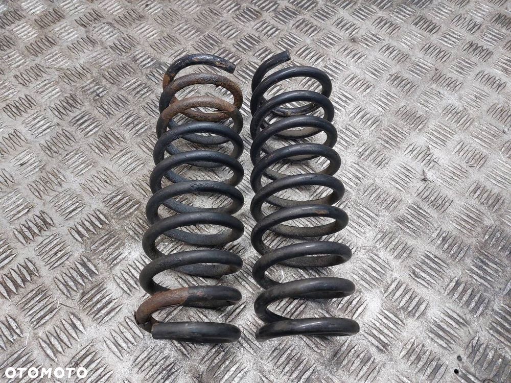 SPRĘŻYNA ZAWIESZENIA TYŁ KOMPLET HYUNDAI I30 I HB 5D - 1