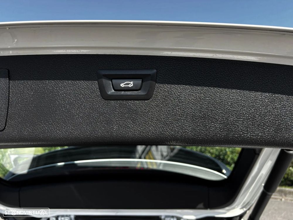 BMW 318 d Pack M - 17