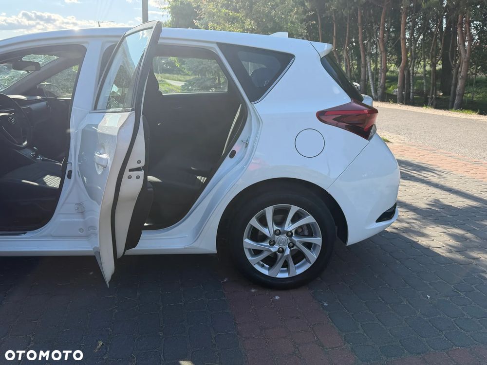 Toyota Auris - 13