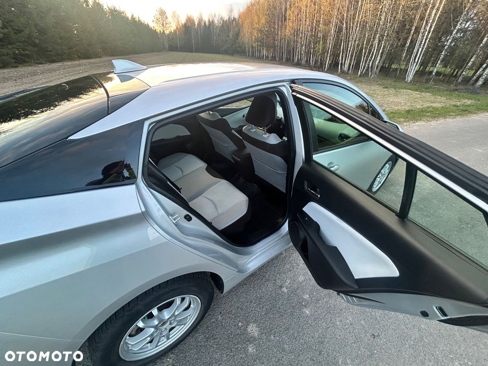 Toyota Prius Hybrid - 10