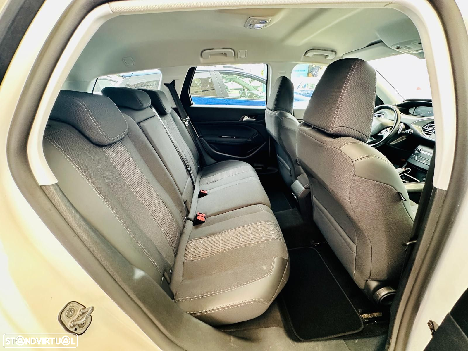 Peugeot 308 SW 1.2 PureTech Allure EAT8 - 26