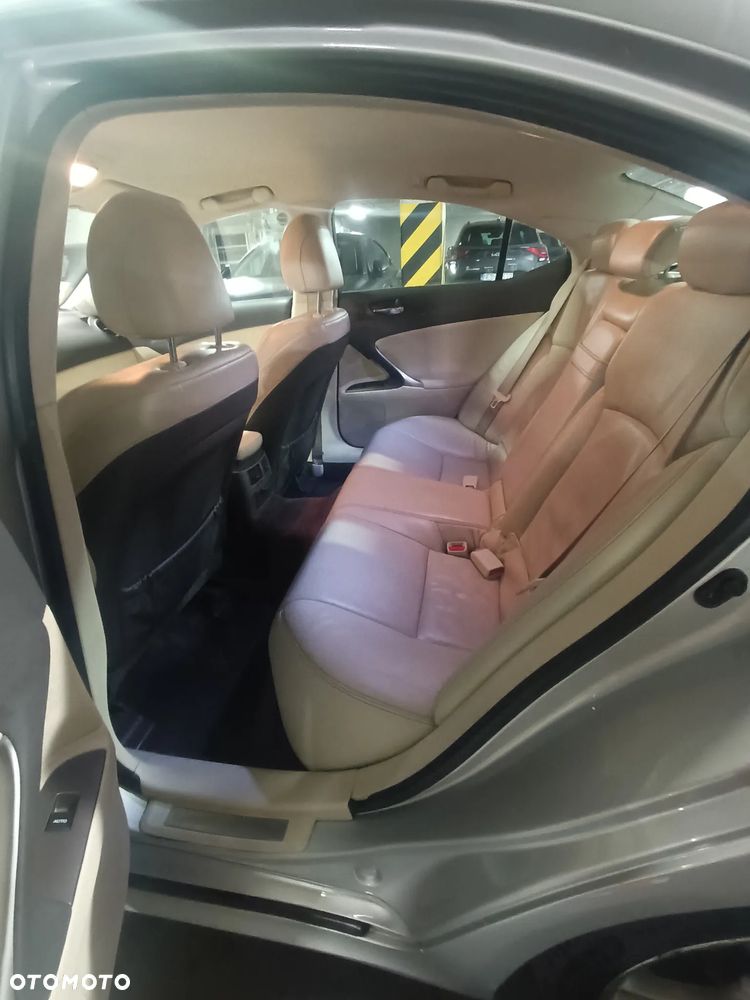 Lexus IS 220 D Prestige - 11