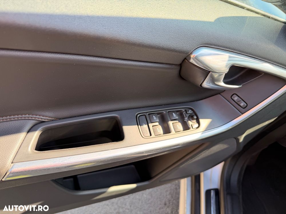 Volvo XC 60 D4 Geartronic Summum - 12