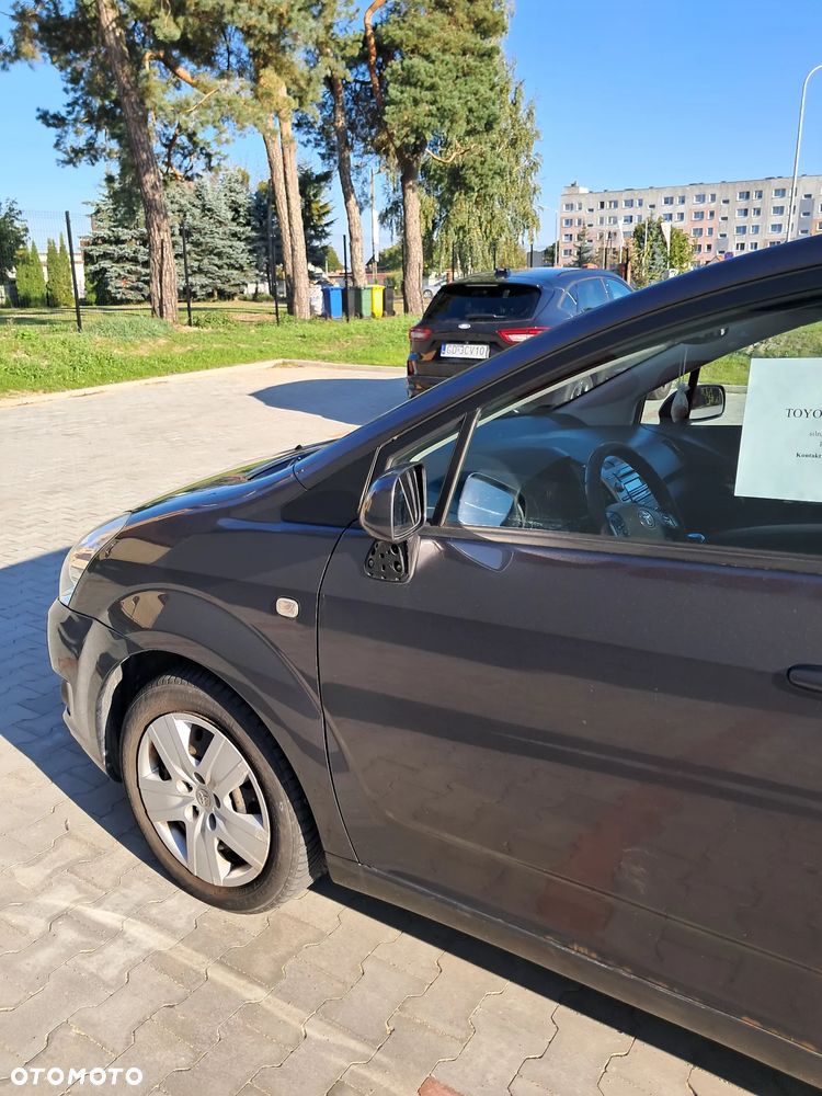 Toyota Corolla Verso - 12