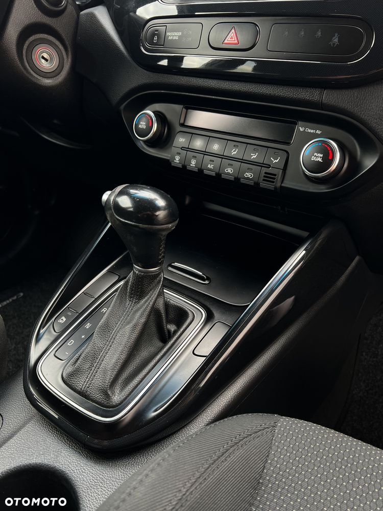 Kia Carens 1.7 CRDi Business Line 7DCT - 9