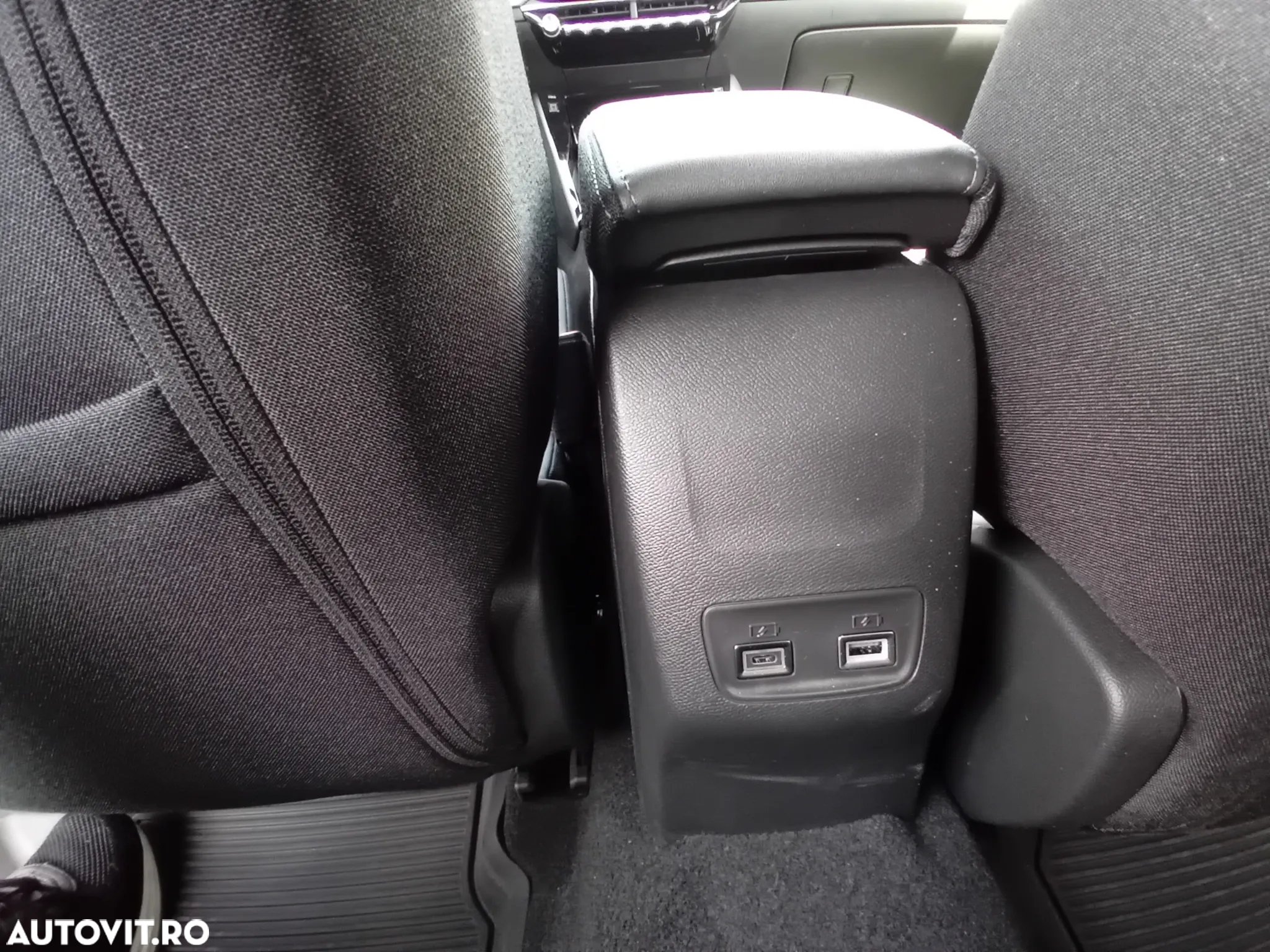 Peugeot 2008 Hybrid 145 e-DSC Allure - 13