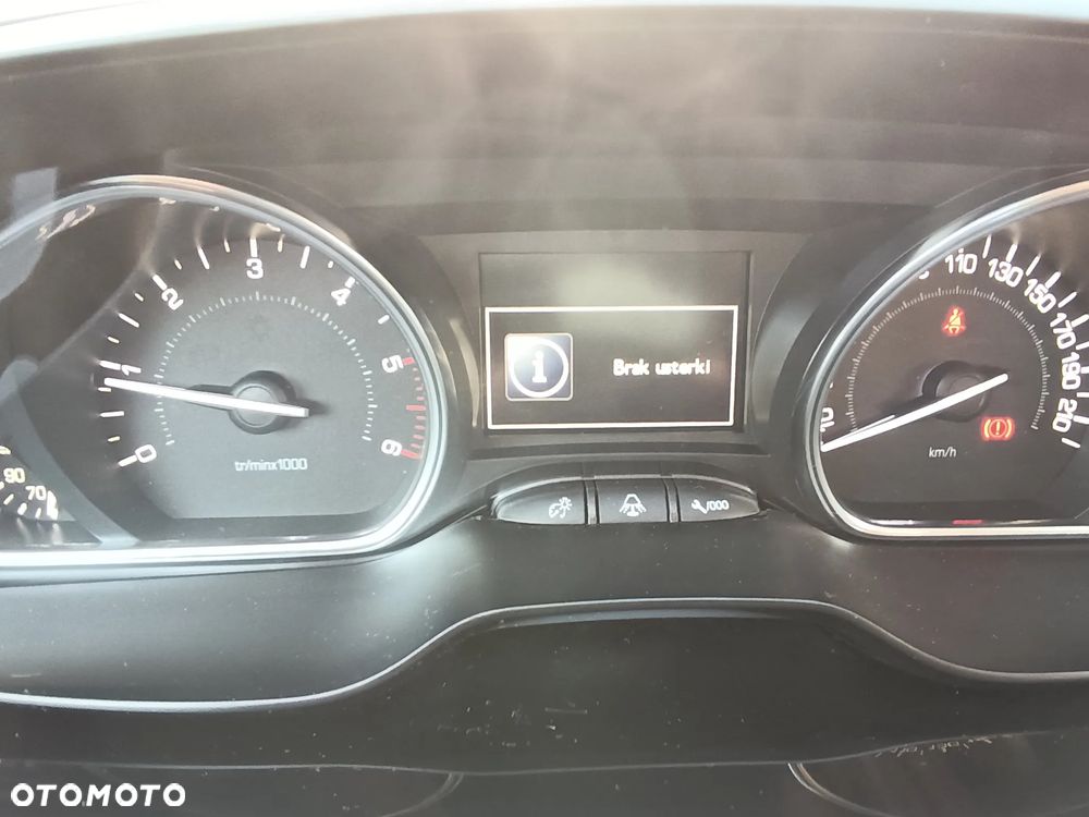 Peugeot 2008 BlueHDi 100 STOP & START Allure - 22