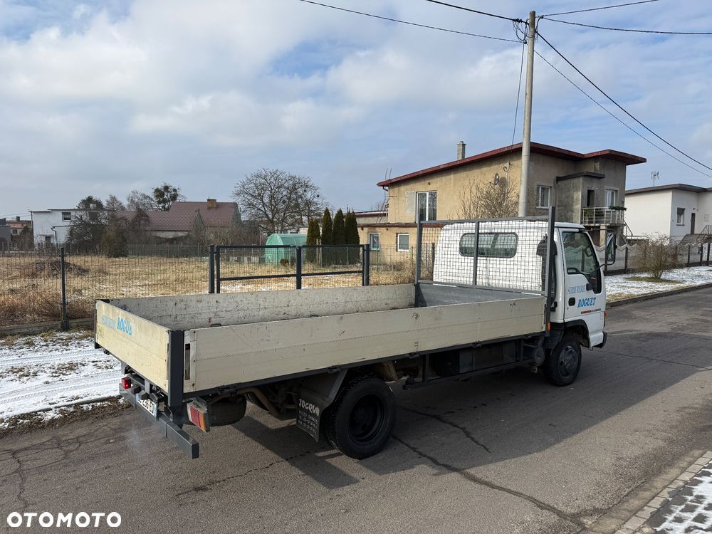 Isuzu NPR - 3