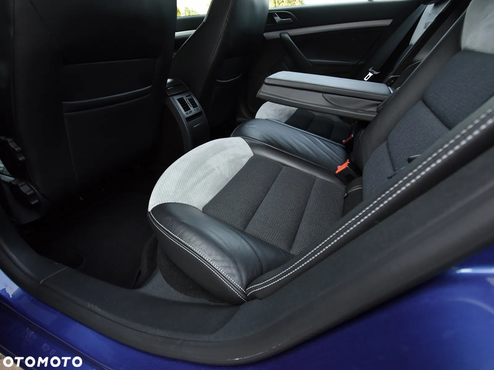 Skoda Octavia Combi 2.0 TDI DPF RS - 29