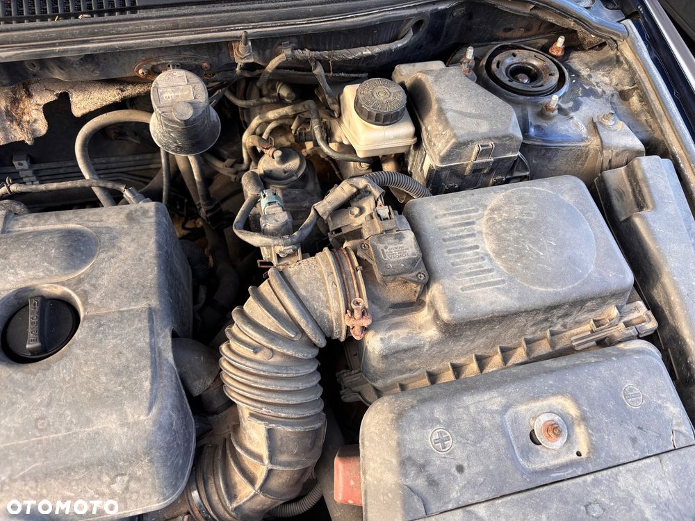 Toyota Avensis 1.8 VVT-i Luna - 18