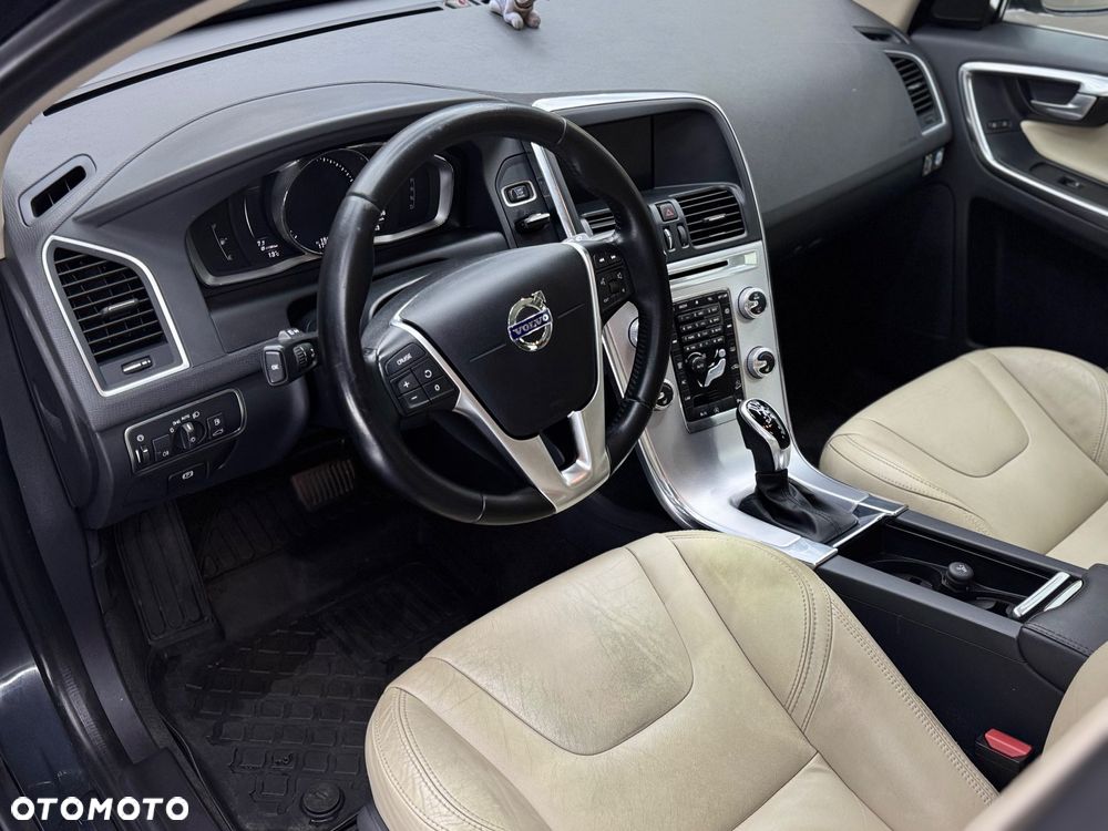 Volvo XC 60 D4 AWD Momentum - 2