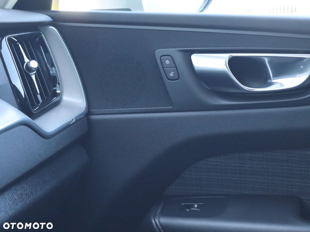 Volvo XC 60 T6 Plug-In Hybrid AWD Core - 26
