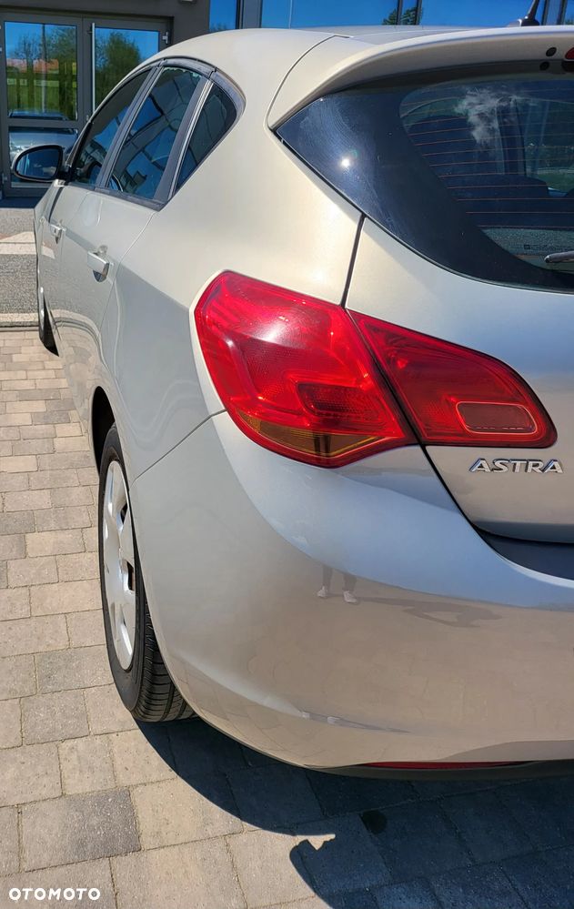 Opel Astra 1.6 Style - 11