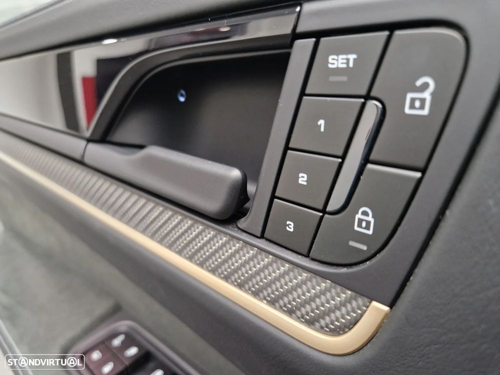 Porsche Cayenne Coupé Turbo E-Hybrid Pacote GT - 26