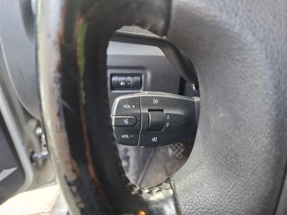 Skoda Roomster 1.4 16V PLUS EDITION - 10