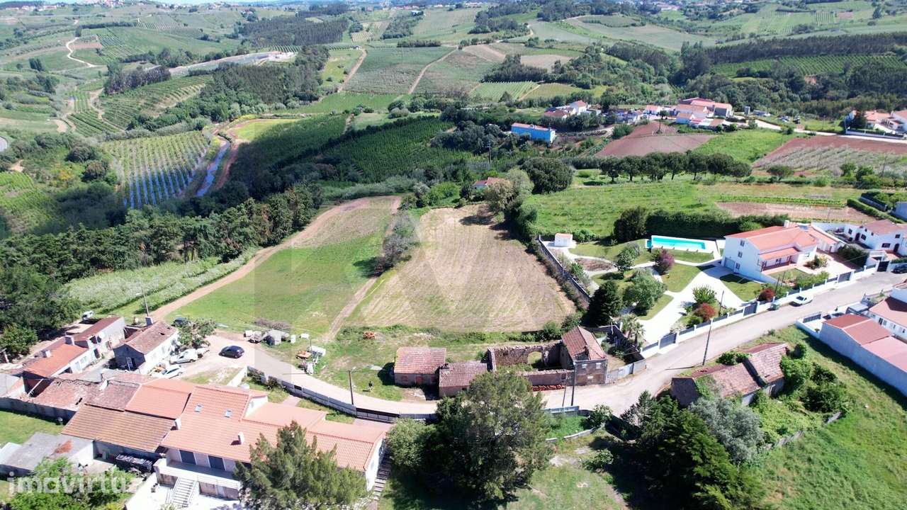 Terreno 4.400 m2 com ruínas e elevado potencial de construção | Óbidos - Grande imagem: 5/8