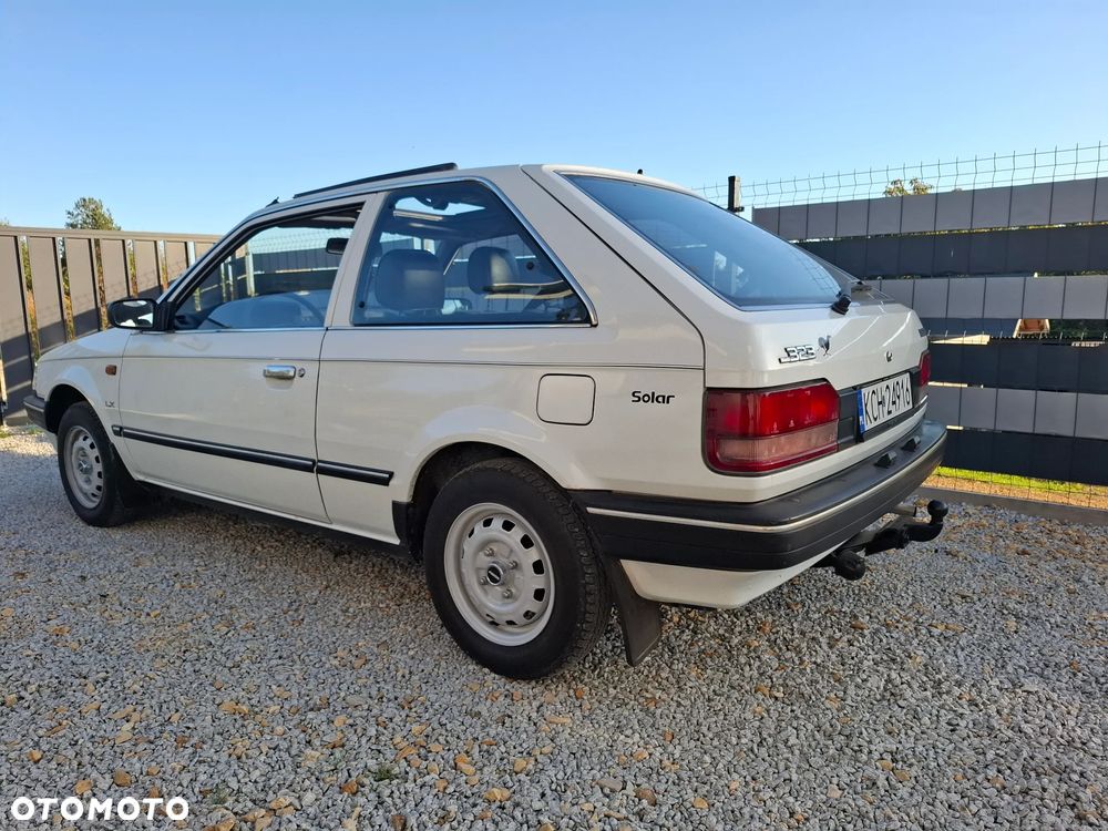 Mazda 323 - 1