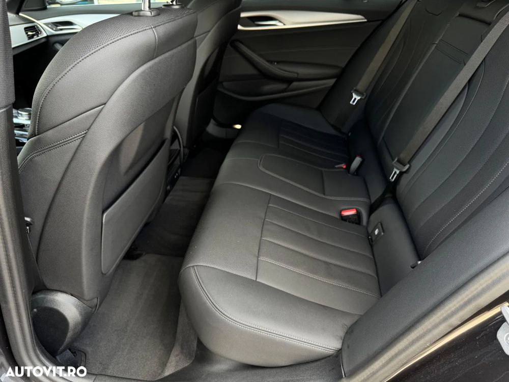 BMW Seria 5 530e xDrive Touring Aut. - 15