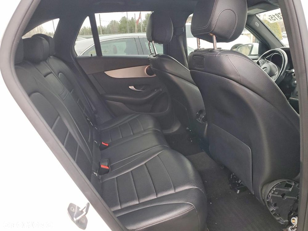 Mercedes-Benz GLC 300 4Matic 9G-TRONIC - 12