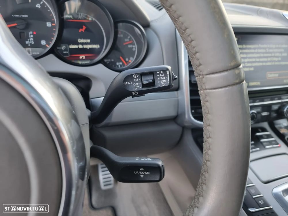 Porsche Cayenne Platinum Edition - 17