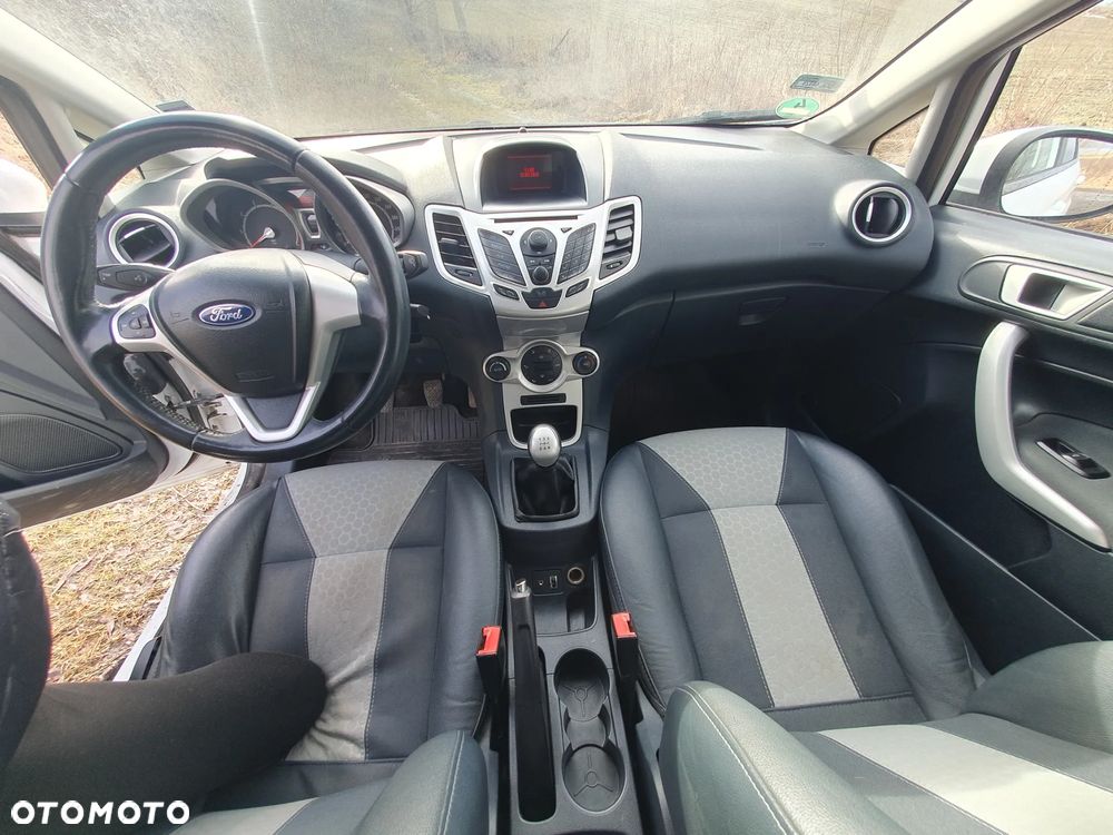 Ford Fiesta - 10