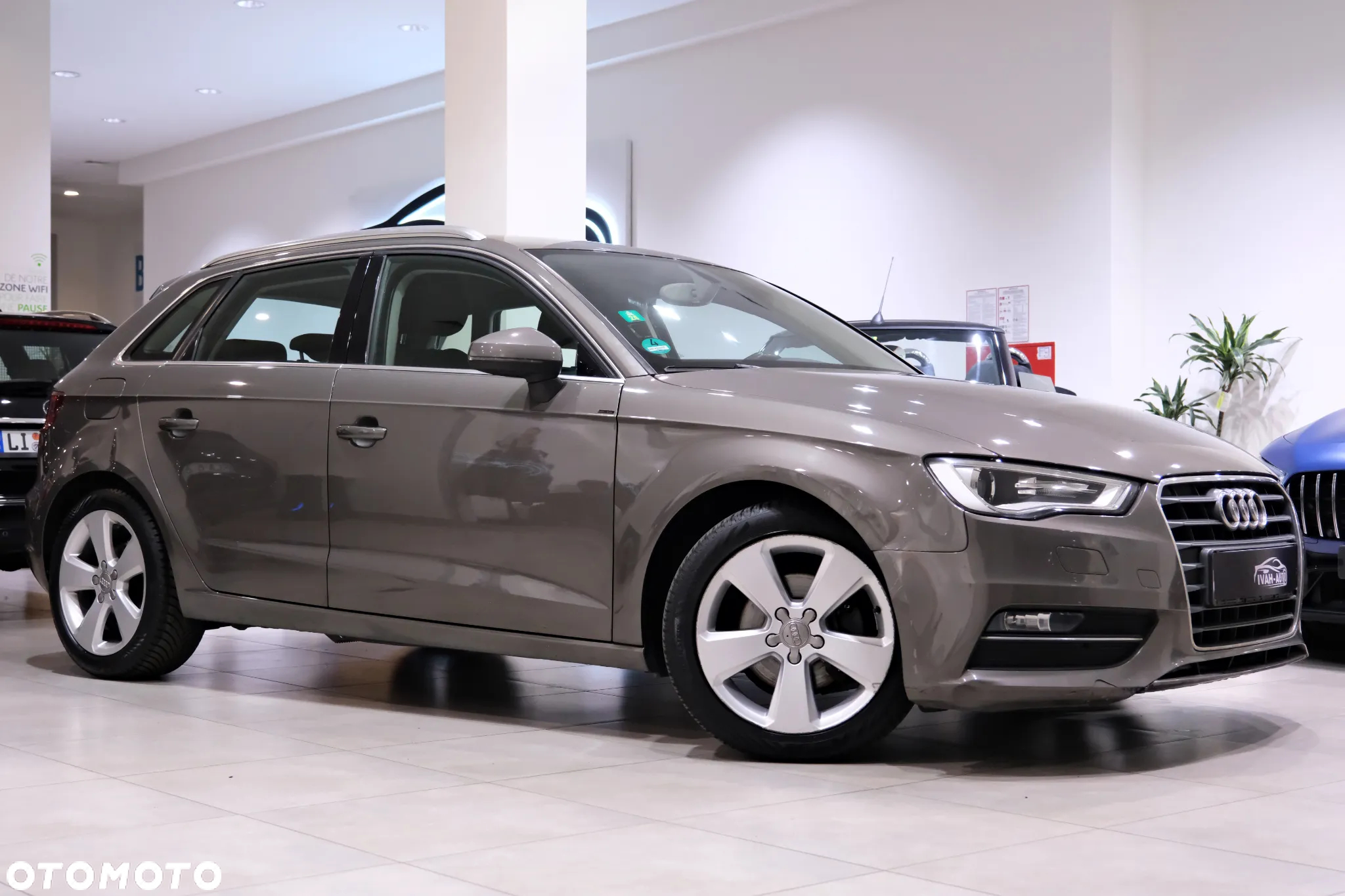 Audi A3 1.6 TDI Sportback S tronic Ambiente - 3