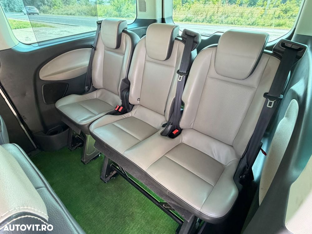 Ford Tourneo Custom - 24