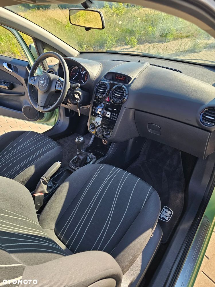 Opel Corsa 1.4 16V Color Edition - 15