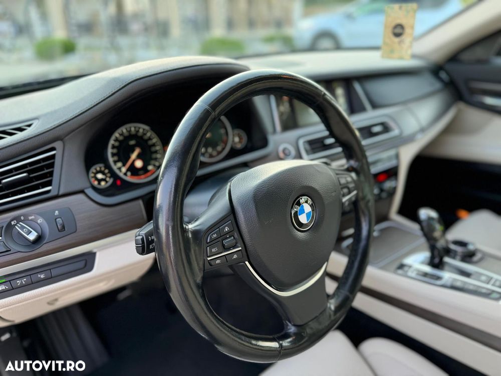 BMW Seria 7 740d xDrive - 14