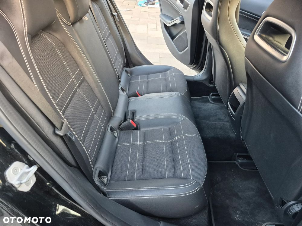 Mercedes-Benz GLA 200 d 7G-DCT AMG Line - 18