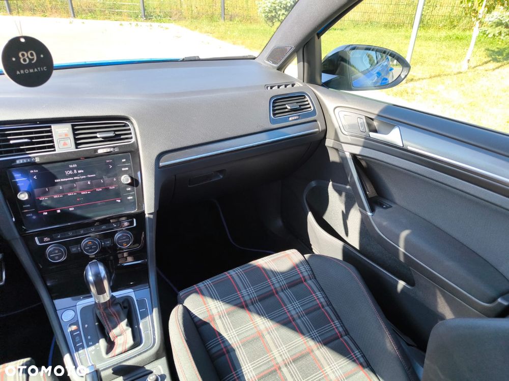 Volkswagen Golf GTI (BlueMotion Technology) DSG Performance - 19