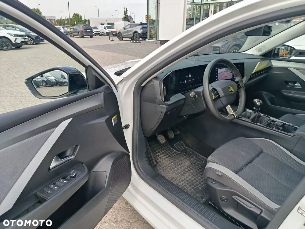 Opel Astra 1.2 T Business Edition S&S - 9