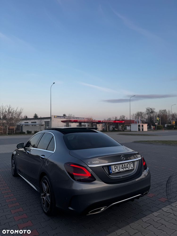 Mercedes-Benz Klasa C 300 4Matic 9G-TRONIC AMG Line - 19
