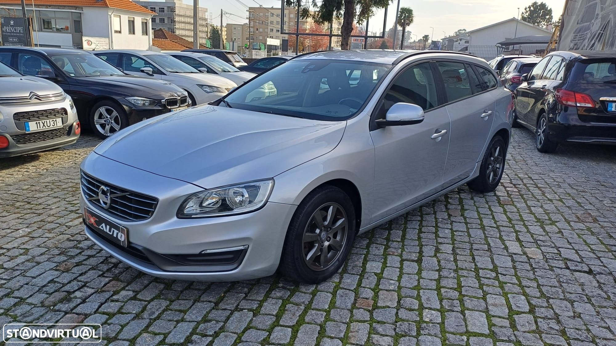 Volvo V60 2.0 D4 Kinetic - 1