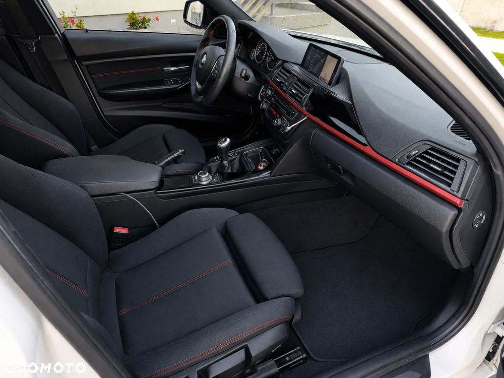 BMW Seria 3 318d Sport Line - 11