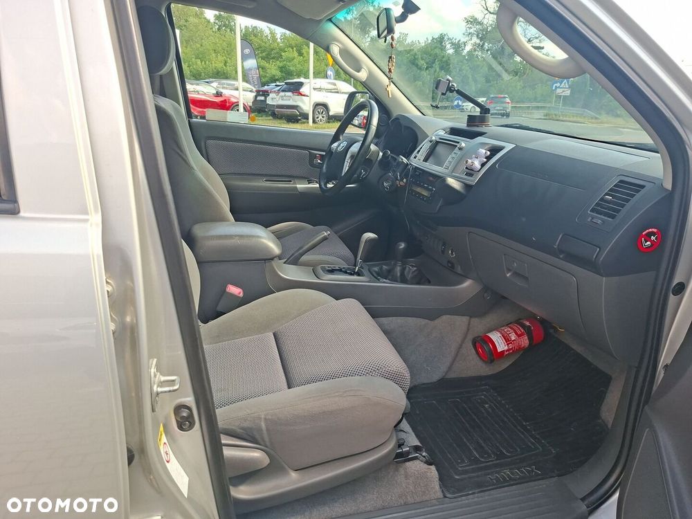 Toyota Hilux 3.0 D-4D SR5 - 9