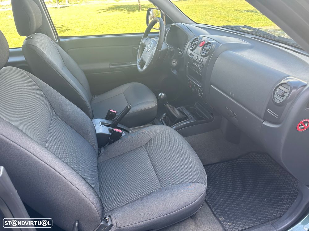 Isuzu D-Max 4x4 Space Cab Custom - 13