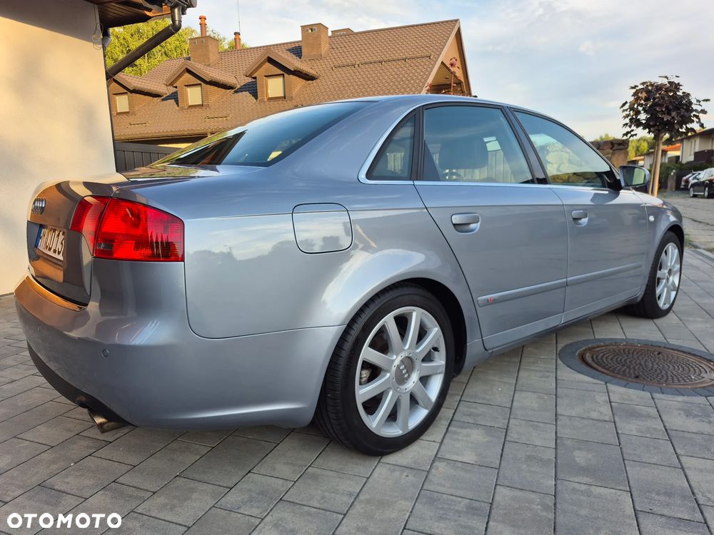 Audi A4 Limousine - 8