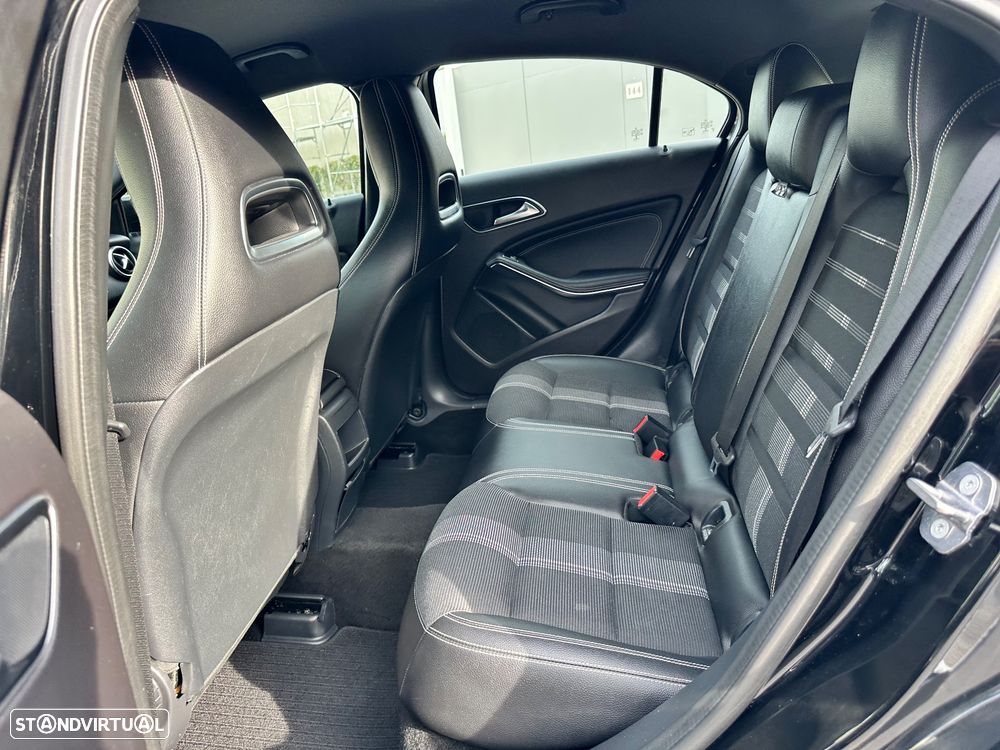 Mercedes-Benz A 180 d AMG Line - 35