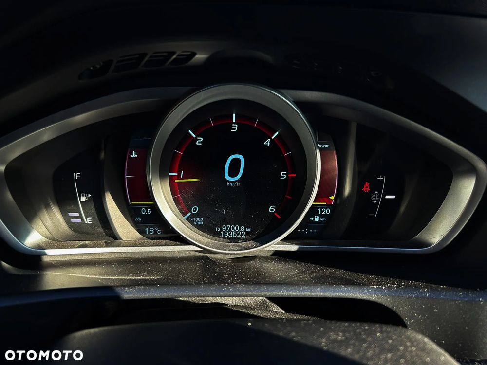 Volvo V40 D2 R Design - 10