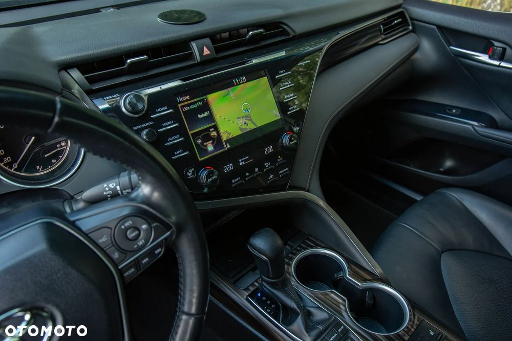 Toyota Camry 2.5 Hybrid Executive CVT - 23