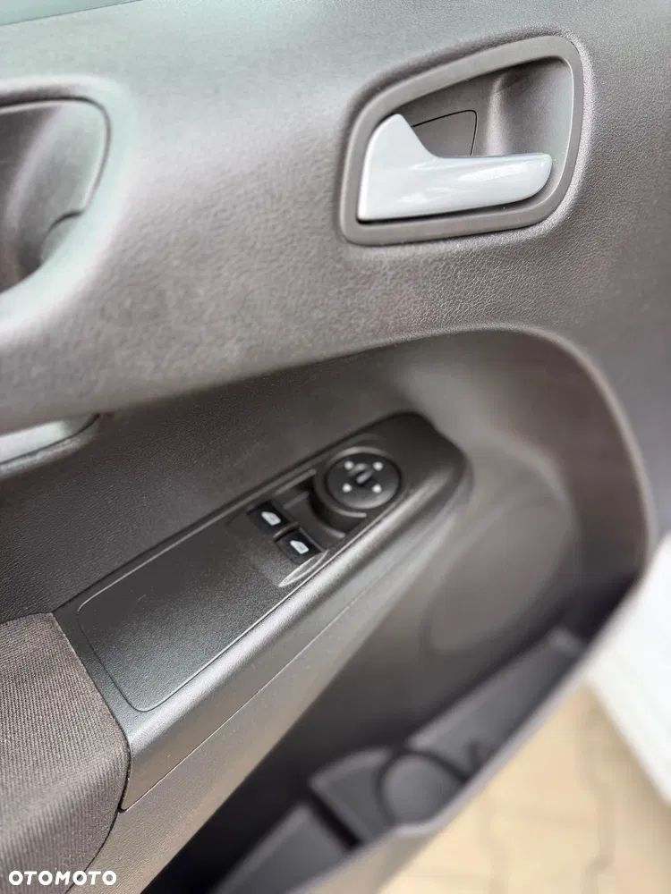 Ford Tourneo Courier 1.0 EcoBoost S&S Titanium - 34
